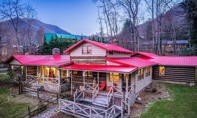 Maggie Valley Cabaña | Huge Cabin with Game Room, Front Porch, WiFi & Wood-Burning Fireplace