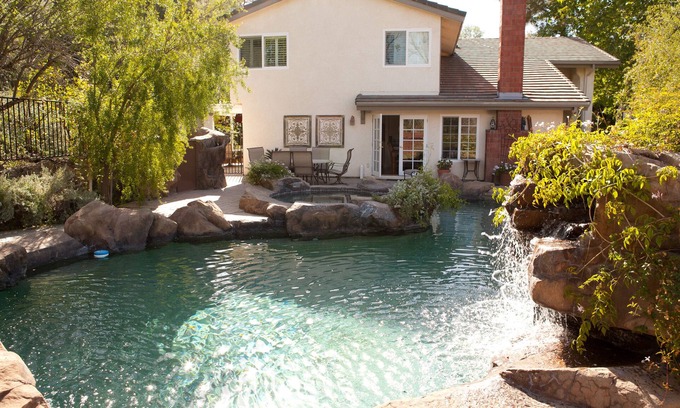 Agoura Hills Casa | Enorme casa de ensueño de California con piscina cerca de Malibu Universal / Hollywood / Disneyland