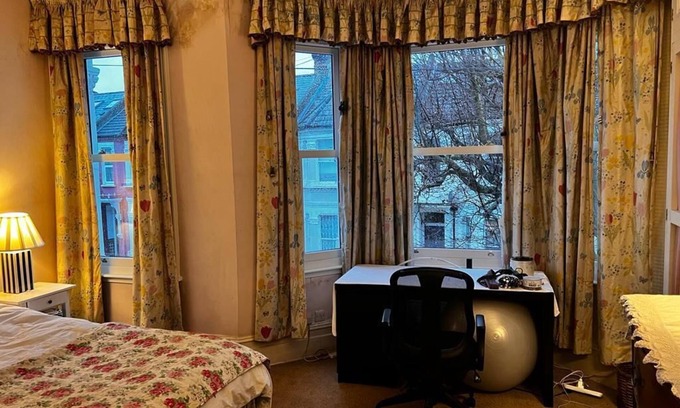 Northcote Casa | Huge Double bedroom with en-suite bathroom