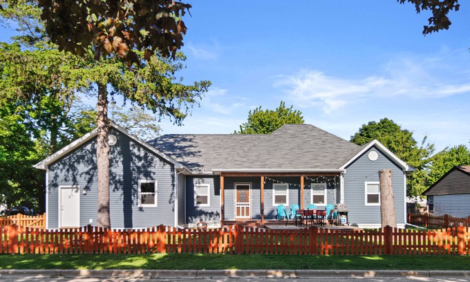 Lake Geneva Casa | Huge Family Home in Lake Geneva. Sleeps 10 Pet Friendly!