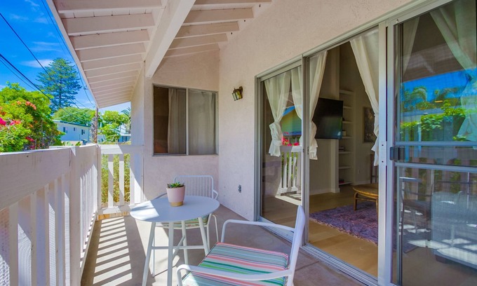 Olde Solana Beach Condominio | Huge Fletcher Cove Condo Solana Beach. 1 minute walk to sand