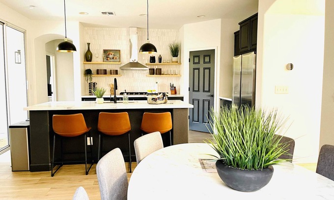 Folsom Casa | Huge Home near Old Folsom, Pet & Family Friendly