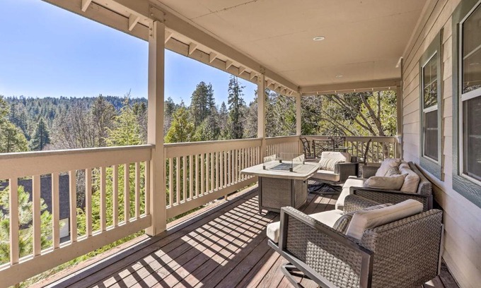 Blue Jay Casa | Huge Lake Arrowhead Home with 3 Decks and Grill!