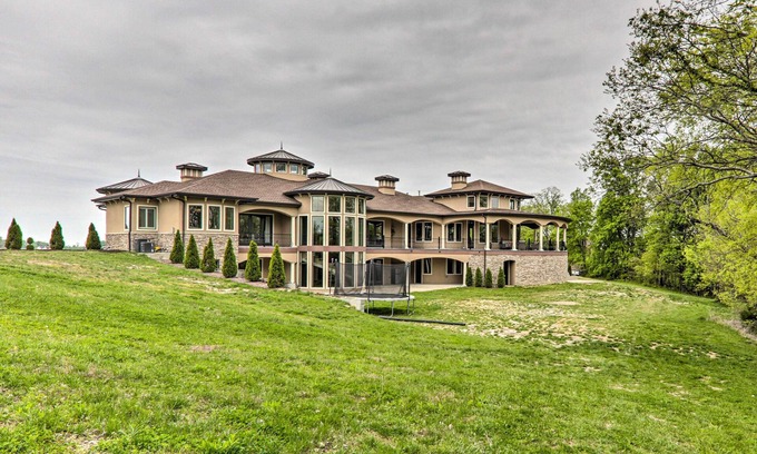Lebanon Casa | Huge Lebanon Estate w/ Resort-Style Amenities
