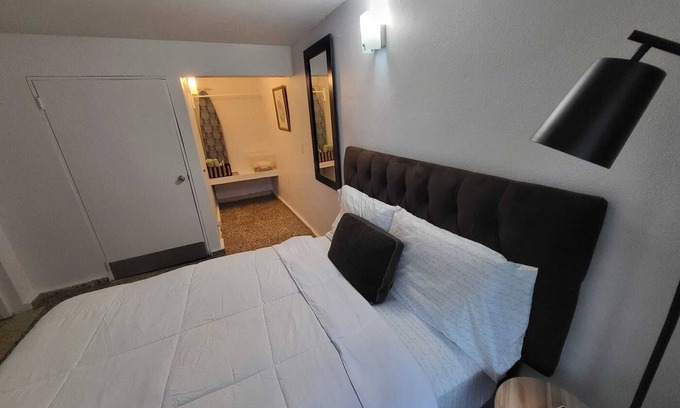 Trujillo Alto Apartamento | Enorme-Ubicación-Transporte- 8mile beach, SJUairport, vida nocturna, a pie de panadería