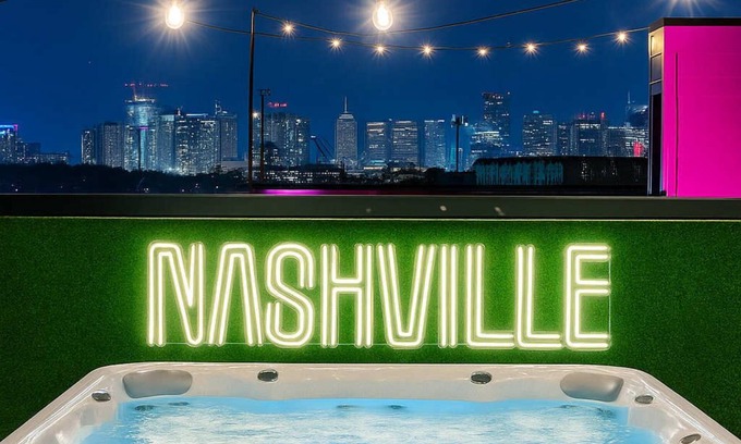 South Nashville Casa | Huge Luxe Home 22 Beds! Game Room/Hot Tub!