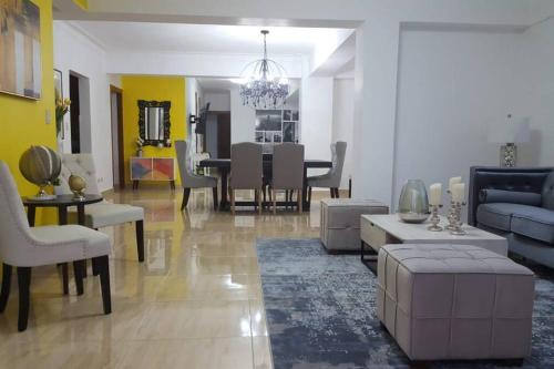 Viejo Arroyo Hondo Apartamento | Huge Luxury Penthouse, Family friendly