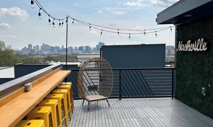 Hadley - Washington Casa | Brand New Music City Stunner con azotea privada y vistas impresionantes de la ciudad.