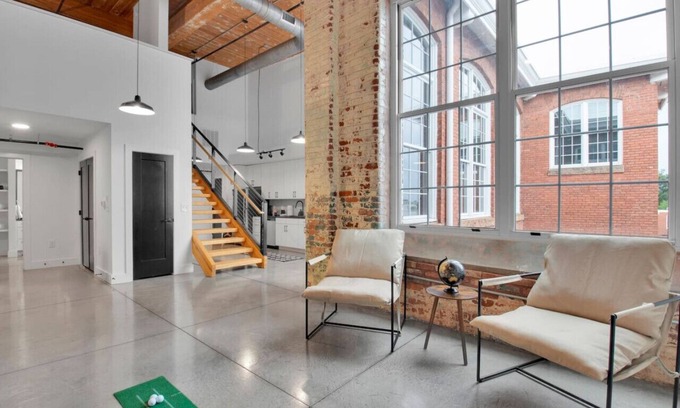 Judson Apartamento | Huge, Open Loft | Arts District | 5 mins to DT GVL
