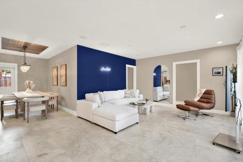 Riverside Park Casa | HUGE Outdoor soccer 4BR HEATED Pool house near Las Olas