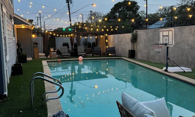 Tarrytown Casa | Huge pool, massage chair, ping pong, outdoor kitchen, fire pit, new cozy beds,