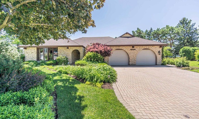 Schaumburg Casa | Huge Schaumburg 5 br/3.5ba w/ bonus rooms/office