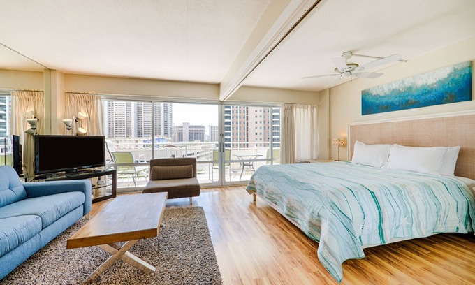 Waikiki Apartamento | Fuegos artificiales vista desde lanai! Enorme unidad de estudio con vista a la laguna # 730