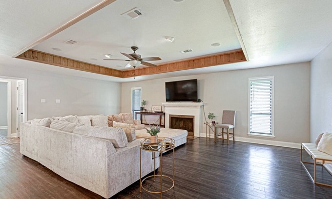 South Baton Rouge Casa | Huge Trendy Remodeled 4 Bdrm 2 Bath Home Restaurants Shopping I-10 10 min to LSU