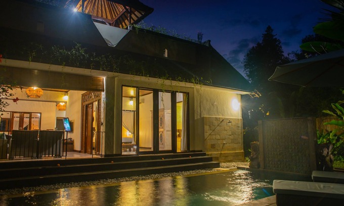 Sambahan Villa | Huge Villa w/ Pool and Spectacular Rooftop Patio!