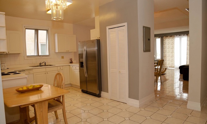 Bahamas Terrace Condominio | Huge Waterfront Condo with Balcony