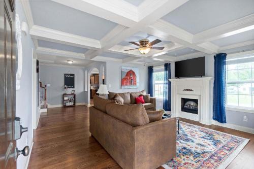 Clarksville Casa | Huge Yard & Patio Near Downtown - Sage Cottage