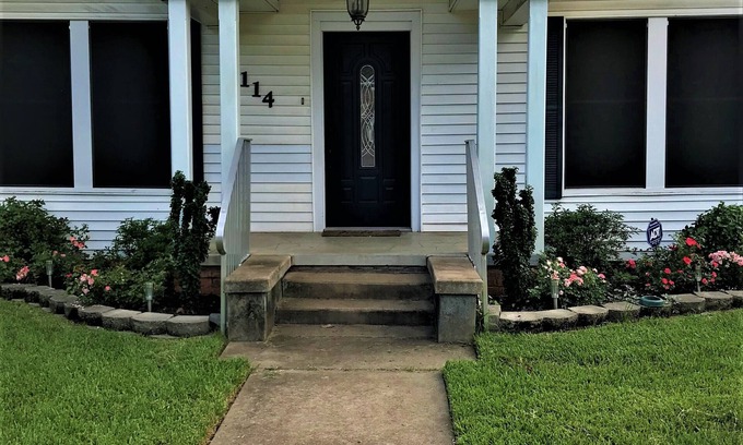 Nacogdoches Casa | Hughes Street House!