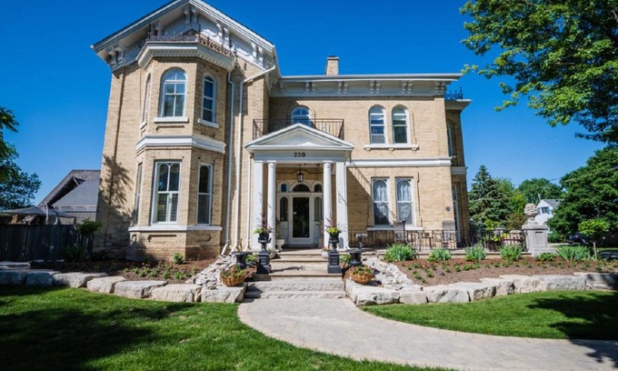 Stratford Cama Y Desayuno | Hughson Hall Bed & Breakfast