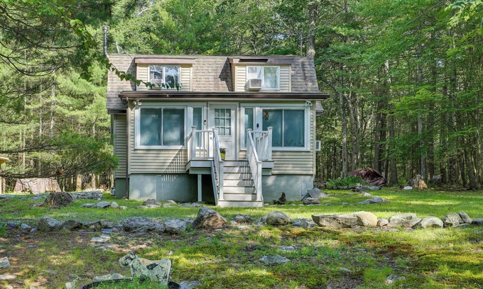 Circleville Cabaña | Huguenot Retreat w/ Screened Porch & Lake Access!