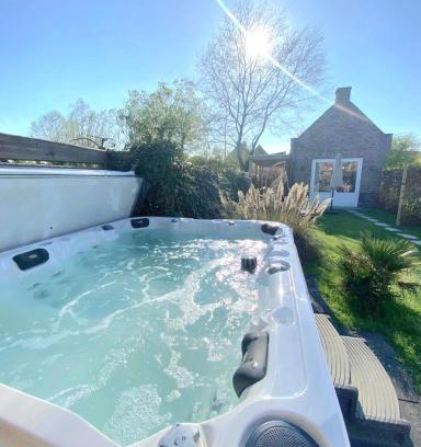 Zuid-Scharwoude Casa | Huisje Suus, inclusief jacuzzi, kano en kajak