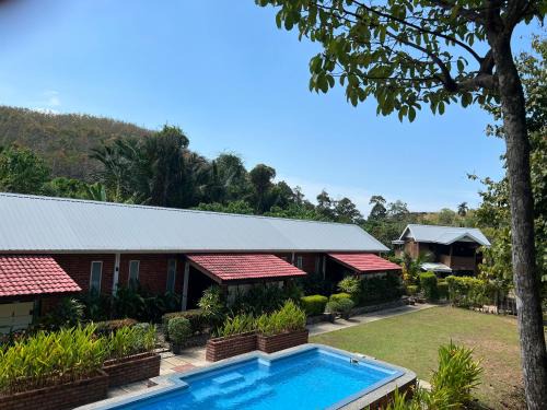 Kampung Kedawang Cama Y Desayuno | Hujung Kampung Resort