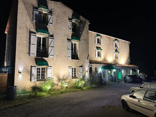 Villecroze Hotel | HUMAN HOTEL RESTAURANT Park