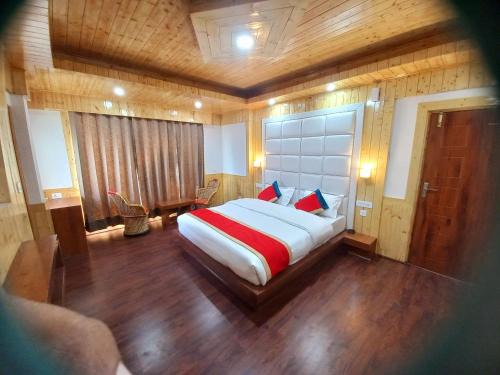 Theog Cabina | Humble Holiday Inn Kufri Simla