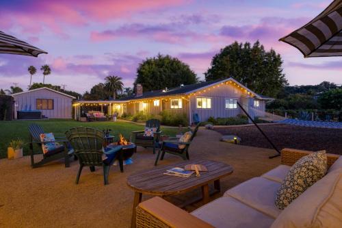 Santa Barbara Casa | Hummingbird Haven by AvantStay Dog-Friendly Near the Beach Huge YardHot Tub