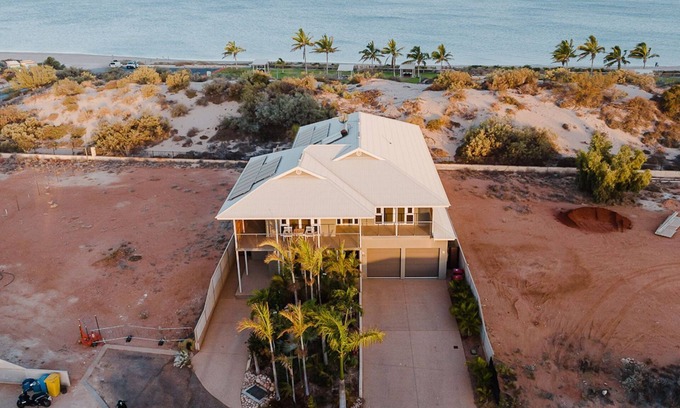 Exmouth Casa | Humpback is just perfect for two families or a group of friends who like their own space.