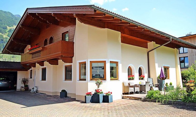 Schwendau Apartamento | Hundsbichler by Interhome