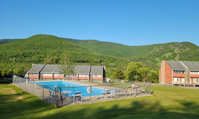 Hunter Casa | Hunter Mountain View Townhome/POOL!