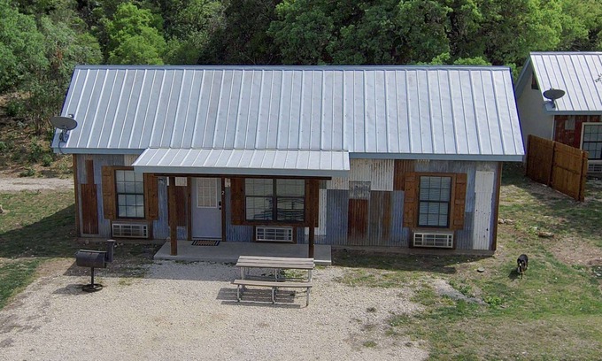 Concan Cabina | Hunter's Ridge Cabins - 2