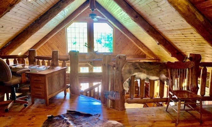 Dorchester Cabina | Hunters Hollow Lodge w/ Outdoor Hot Tub