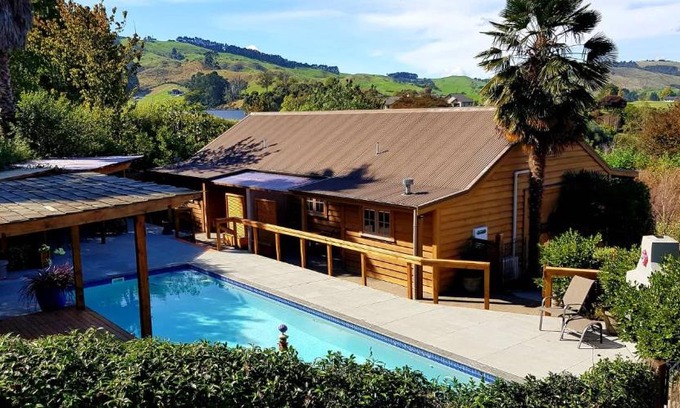 Cambridge Casa | Huntington Stables Retreat