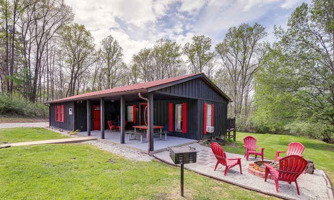 Winona Cabina | Huntsville Cabin w/ Fire Pit + Charcoal Grill!
