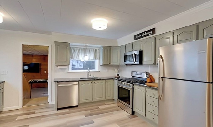 Huron Casa | Huron Hideaway close to lake and minutes from Cedar Point park and sport center