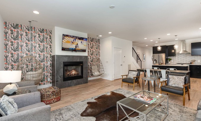Talbot's Corner Casa | Hurst House - 4 Stylish Homes - Mins to Germantown