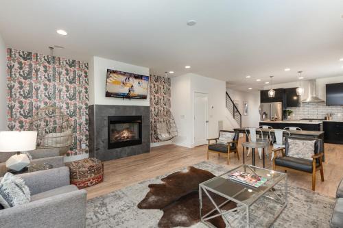 Talbot's Corner Casa | Hurst House - 4 Stylish Homes - Mins to Germantown