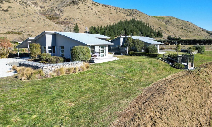 Hurunui Casa | Hurunui River Retreat - Tussock Cottage