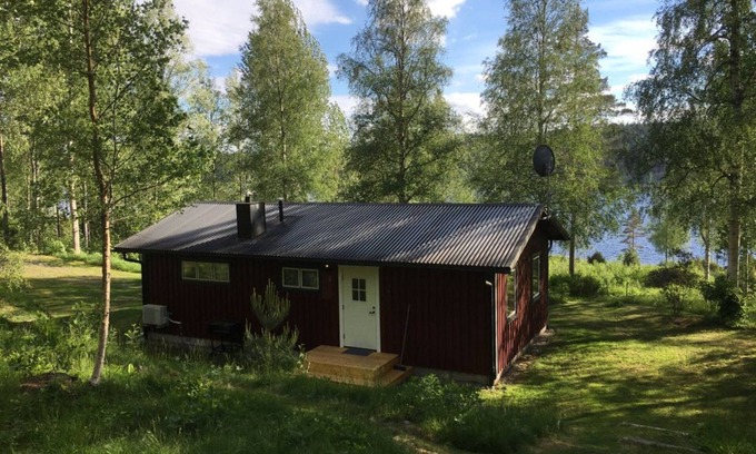 Bredsjo Casa | Hus Bjöksjöblick - Holiday home with lake view & boat in southern Sweden