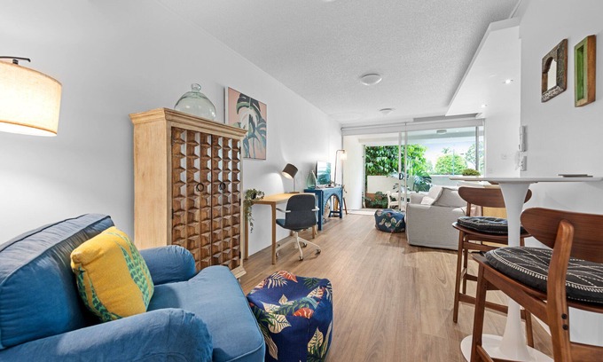 New Farm Apartamento | Hustle & Bustle! 2 Bed/1Bath/1Car/Pool ~ Teneriffe