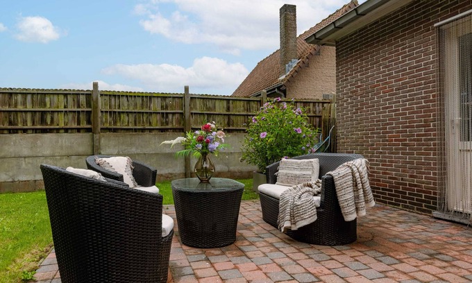 Adinkerke Casa | Huswell - Home in serene area, pets are welcome