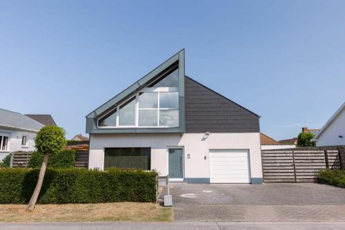Blankenberge Casa | Huswell - Spacious house with garden and parking