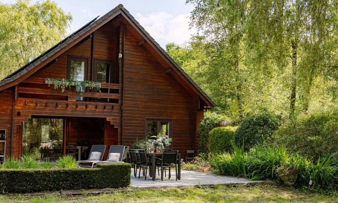 Knesselare Chalet De Esquí | Huswell - Tranquil and cozy chalet in the heart of Ursel