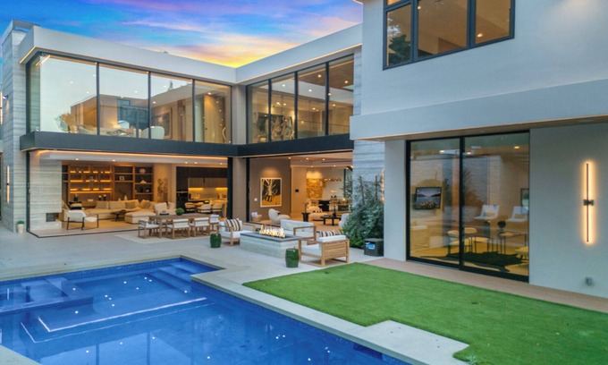 Beverly Hills Casa | Hutton Villa - Luxury Modern Retreat in Iconic Beverly Hills Oasis