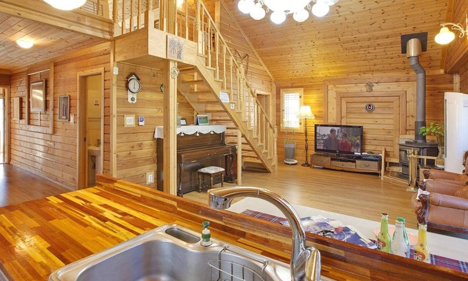 Hwacheon Casa | Hwacheon Parprika Yellow Pension