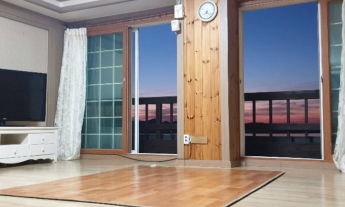 Hwaseong Casa | Hwaseong Byeolbitsarangchae Pension