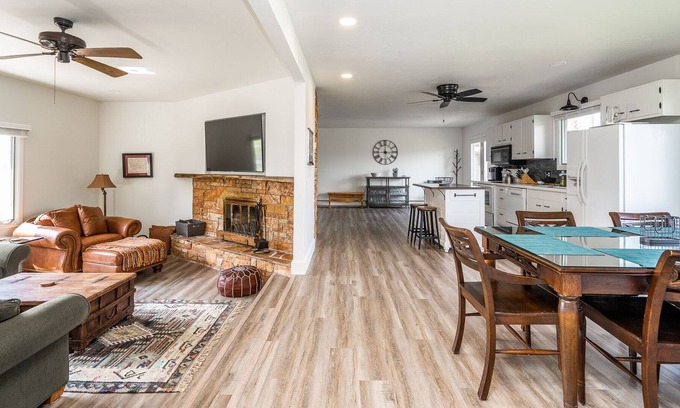 Bozeman Casa | Bellamente, casa remodelada al sur de Bozeman!
