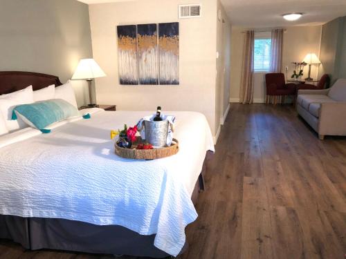 Main Street Hyannis Hotel | Hyannis Inn